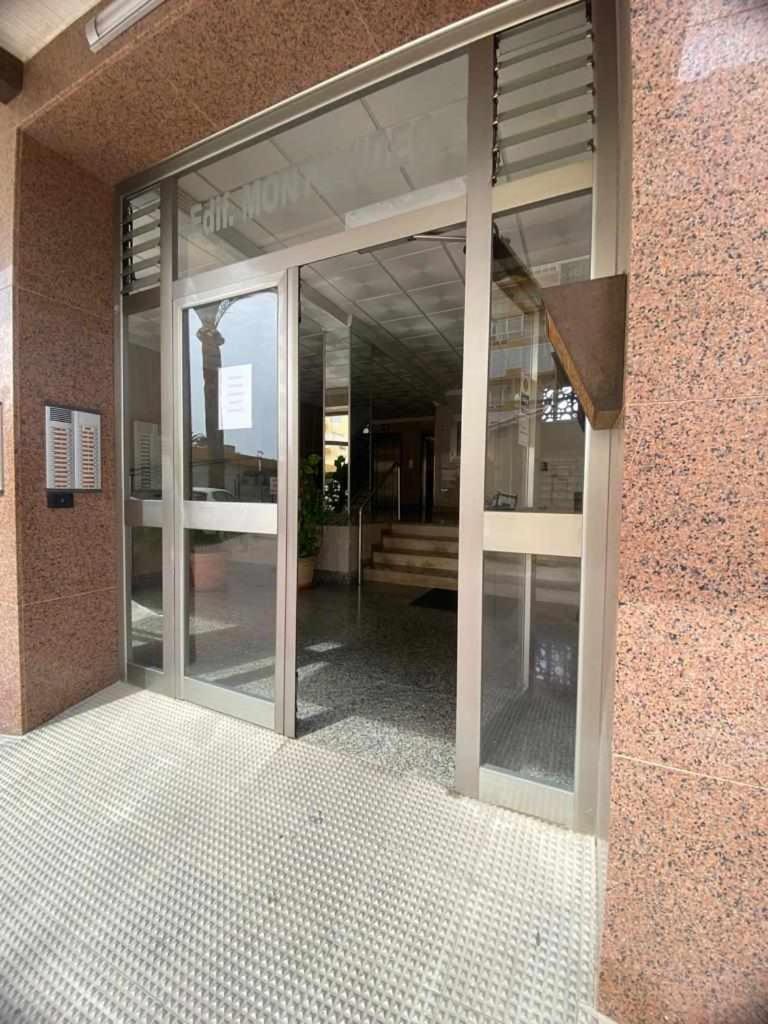 Hoja Cala Apartment アルガロボ・コスタ エクステリア 写真